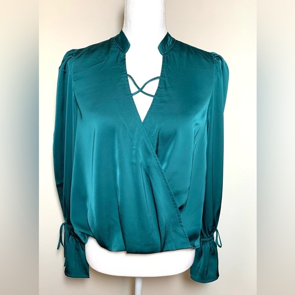 NWT Band of the Free Sara Pine Satin Long Sleeve Top Women Xs to Small Green - Picture 3 of 8